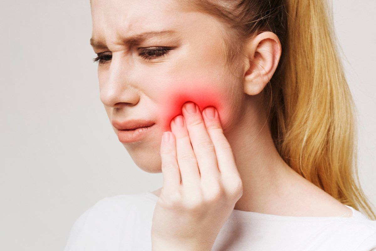 Toothache Relief: What to Do Before Seeing a Dentist (And When It Is Urgent)